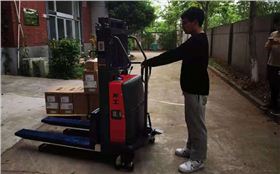 半電動堆高車