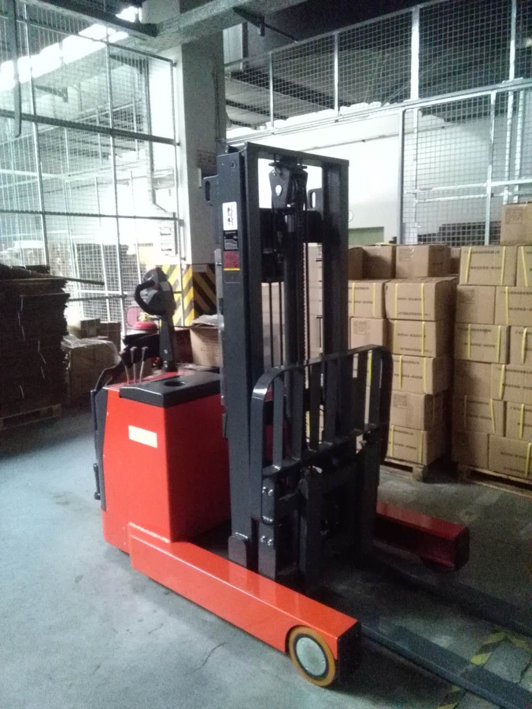 電動堆高車